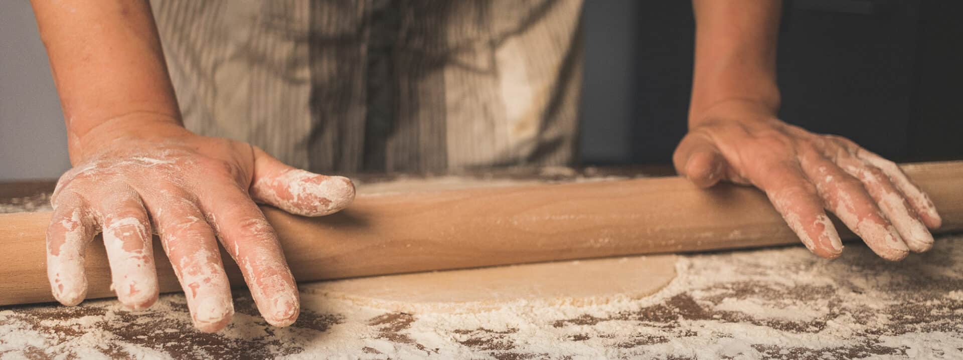 Teaser-Pastawerkzeuge Das Nudelholz: Pasta selbst machen mit dem richtigen Pasta-Werkzeug.